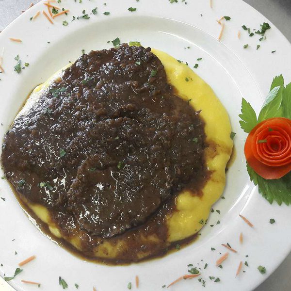 Brasato con polenta - Trattoria Onda Blu