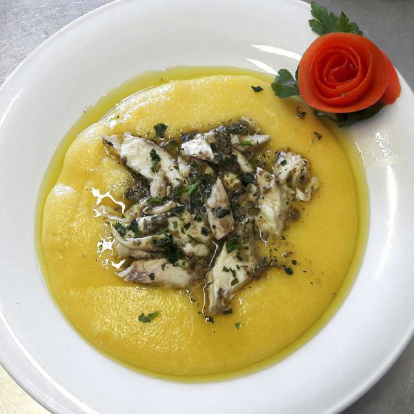Luccio del lago di Garda con polenta - Trattoria Onda Blu