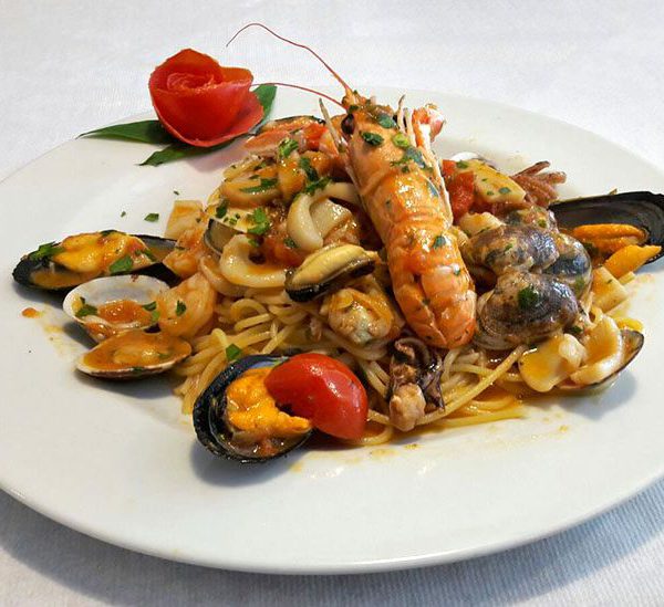 Pesce di mare - Spaghetti allo scoglio - Trattoria Onda Blu